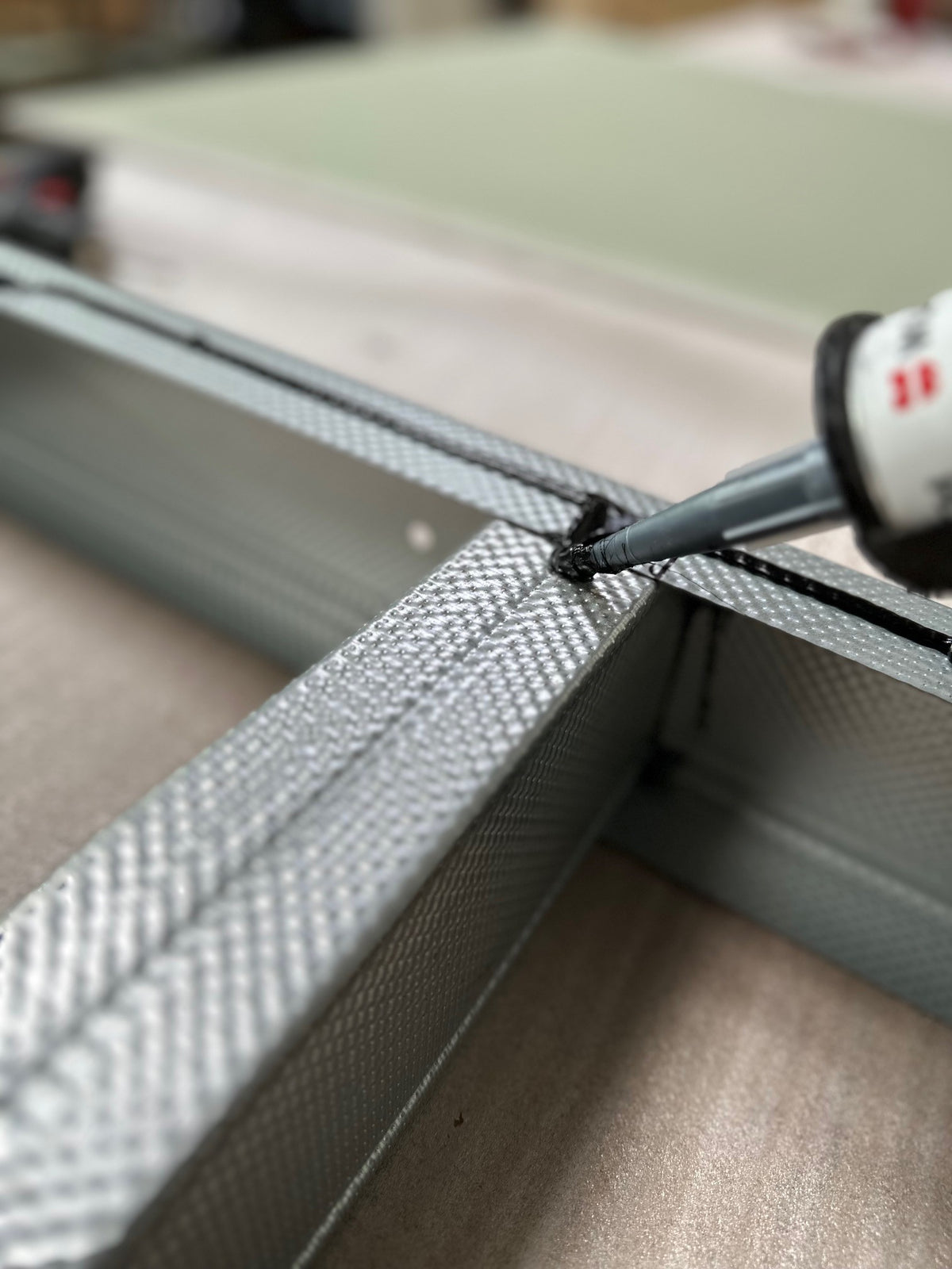 Profilstoß mit mechanischer Befestigung und empfohlener zusätzlicher Klebstoffbehandlung
